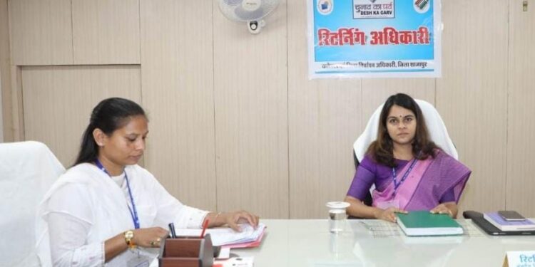 कालापीपल(बबलू जायसवाल) लोकसभा निर्वाचन क्षेत्र क्रमांक 21 देवास के लिए जिला मुख्यालय शाजापुर में कलेक्टर एवं रिटर्निंग आफिसर सुश्री ऋजु बाफना द्वारा कलेक्टर कार्यालय में आज से निर्वाचन लड़ने वाले अभ्यर्थियों से नाम निर्देशन पत्र प्राप्त किए जाएंगे।