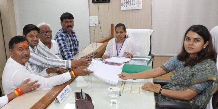 लोकसभा चुनाव 2024 के लिए कांग्रेस की ओर से राजेंद्र राधाकिशन मालवीय ने अपना नामांकन दाखिल किया…