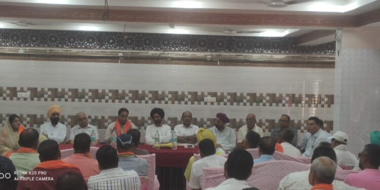 *डोंगरगढ- शक्तिकेन्द्र प्रभारी एवं बूथ प्रभारियों की राजेश मूणत ली बैठक*