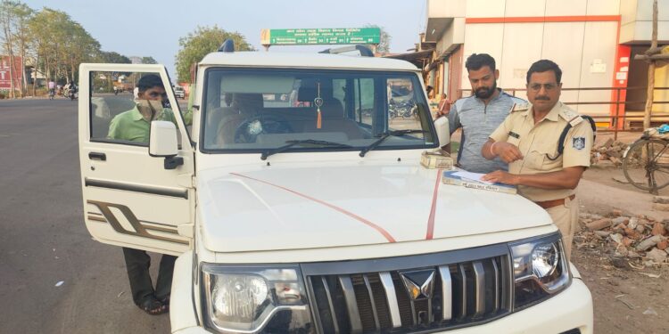 *थाना कुठला पुलिस ने आचार संहिता में वाहन चैकिंग के दौरान पकडे* *5 लाख 25 हजार रुपये*