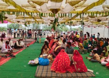 सात फेरों के साथ जीवन भर साथ निभाने का वर वधू ने लिया वचन