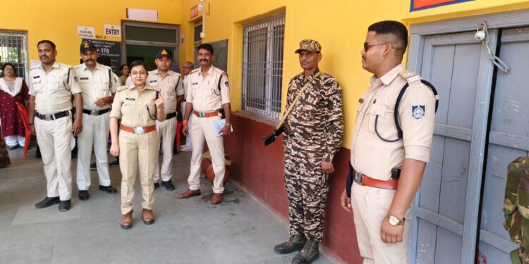 *श्रीमती ख्याति मिश्रा, नगर पुलिस अधीक्षक कटनी द्वारा मतदान किया गया