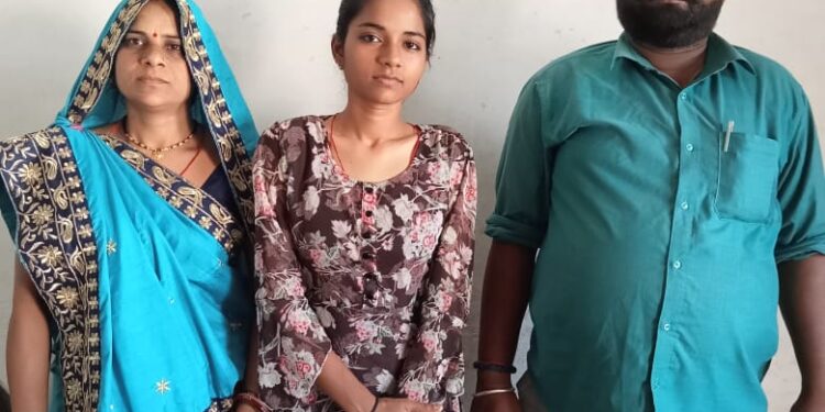 कुंदनदास माध्यमिक विद्यालय की 12-वी कक्षा की मनीषा ने कटनी जिला मे पाया दूसरा स्थान