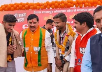 मध्य प्रदेश के मुख्यमंत्री डॉ मोहन यादव ने जयंत यादव व कुलदीप मेवाड़ा को सम्मानित किया