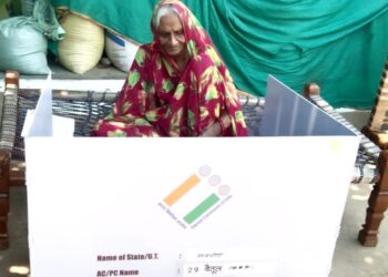 *वृद्धजनों ने घर से ही किया मतदान*