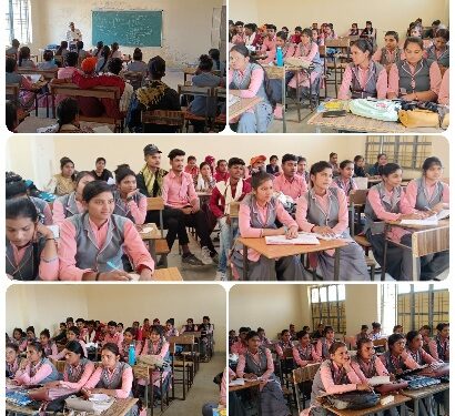 हाइड्रोपोनिक्स खेती एवं टमाटर उत्पादन का प्रशिक्षण दिया गया।