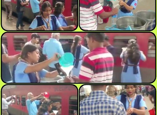 पश्चिम मध्य रेल के जबलपुर रेलवे स्टेशन पर भारत स्काउट एवं गाइड के सदस्य सेवा भाव से यात्रियों को निःशुल्क शीतल पेय जल  प्रदान कर सराहनीय कार्य कर रहे हैं देखिऐ VIDEO