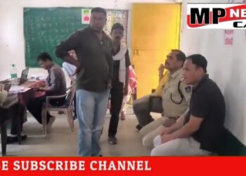 पन्ना  6 हजार की रिश्वत लेते सब इंस्पेक्टर चंद्रशेखर पांडे को लोकायुक्त पुलिस ने पकड़ा देखे VIDEO