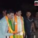 पन्ना घायलों को देखकर CM डॉ मोहन यादव और BJP प्रदेश अध्यक्ष  वीडी शर्मा ने रोका काफिला, जिले के सिमरिया गांव के पास मिनी ट्रक ओर मोटर साईकिल का हुआ था एक्सीडेंट, अपने कारकेट की एंबुलेंस से घायलों को पहुंचाया अस्पताल, मुख्यमंत्री पवई में प्रचार के बाद लौट रहे थे पन्ना, देखे VIDEO
