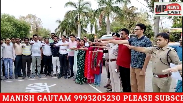 मतदाता जागरूकता का संदेश देने एसपी कार्यालय से निकली बाइक रैली’ कलेक्टर और एसपी ने हरी झंडी दिखाकर किया बाइक रैली रवाना