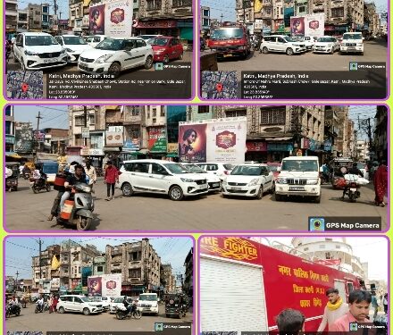 नो पार्किंग जोन में खड़े चार पहिया वाहनों के कारण , सड़को में लग रहा जाम, नो पार्किंग बोर्ड पोस्टर के कारण हुआ लुप्त