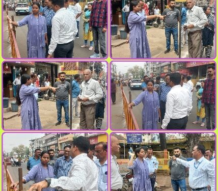 *प्रधानमंत्री नरेन्द्र मोदी के जबलपुर आगमन को लेकर की जा रही व्यवस्थाओं पर निगमायुक्त श्रीमती प्रीति यादव की पैनी नजर* *आज सुबह से ही निगम अधिकारियों के साथ प्रस्तावित कार्यक्रम स्थल पर अलर्ट दिखीं निगमायुक्त*