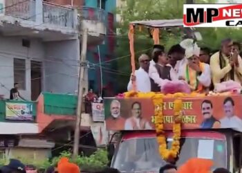 दमोह  CM डॉ मोहन यादव पहुंचे दमोह, BJP प्रत्याशी राहुल लोधी के समर्थन में निकाला रोड शो, प्रदेशाध्यक्ष वीडी शर्मा, मंत्री  प्रहलाद_पटेल भी साथ रहे मौजूद, 