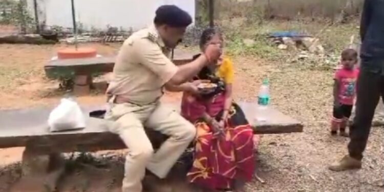 सलैया पुलिस चौकी ओर पांईस मैन कि सजगता ने बुजुर्ग माँ कि बचाई जान