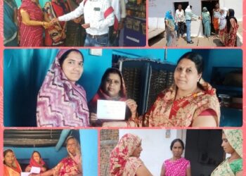 घर-घर पीले चावल देवर 26 अप्रैल को मतदान करनें दिया जा रहा बुलौआ