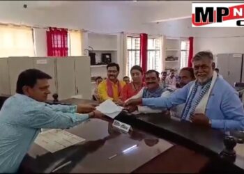 पन्ना  BJP के प्रदेश अध्यक्ष विष्णुदत्त शर्मा ने खजुराहो लोकसभा क्षेत्र से प्रत्याशी के रूप में किया नामांकन दाखिल, केंद्रीय मंत्री  स्मृति ईरानी, मंत्री प्रहलाद सिंह पटेल भी रहे मौजूद, देखे VIDEO