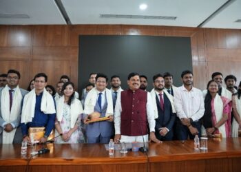 प्रदेश के मुख्यमंत्री मोहन यादव ने आज संघ लोक सेवा आयोग (UPSC) में चयनित अभ्यर्थियों के साथ भेंट की और उनसे संवाद किया। इस अवसर पर उन्होंने अभ्यर्थियों का अनुभव जाना और अपने विचार भी साझा किये।