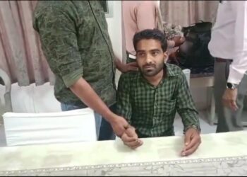 4000 की रिश्वत लेते पटवारी नंदकुमार गिरफ्तार नामांतरण के एवज में मांगी थी 10 हजार की घूस, देखिऐ VIDEO