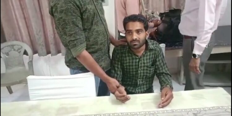 4000 की रिश्वत लेते पटवारी नंदकुमार गिरफ्तार नामांतरण के एवज में मांगी थी 10 हजार की घूस, देखिऐ VIDEO