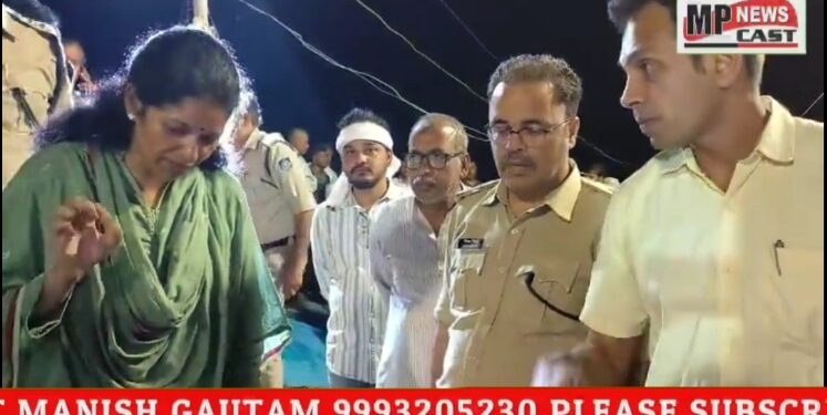 मनका गांव में बोरवेल में गिरे छः वर्षीय मयंक को बचाने प्रशासन द्वारा किया जा रहा हर मुमकिन प्रयास।