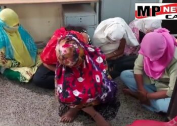 देह व्यापार, 7 युवतियों के साथ युवक भी पकड़ाए, फ्लैट में आपत्तिजनक सामग्री भी मिली देखे VIDEO