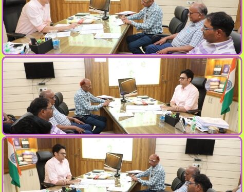 डी.ए.वी. कैल्डरीज पब्लिक स्कूल की शिकायतों की जांच हेतु समिति गठित  कलेक्टर की अध्यक्षता में आयोजित जिला समिति की बैठक मे निजी स्कूल से संबंधित शिकायतों पर हुई चर्चा  तीन सदस्यीय जांच समिति तीन दिन के भीतर देगी जांच प्रतिवेदन