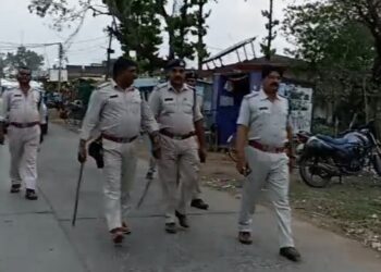 रीठी पुलिस ने निकाला फ्लैग मार्च,,