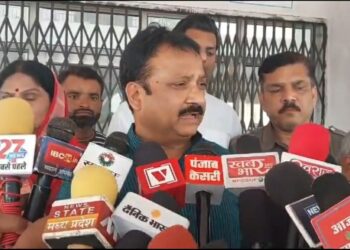 इंडिया गठबंधन को झटका लोकसभा खजुराहो इंडिया गठबंधन की सपा प्रत्याशी मीरा यादव का फार्म हुआ ख़ारिज, देखे VIDEO