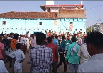 ग्राम सुनवानी कलां मे चैत्र नवरात्री कि नवमी को बैंड बाजों और देशी भगत के साथ धूम धाम से निकले माता के जवारे