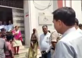 छिंदवाड़ा कलेक्टर से अतिथि शिक्षिका का विवाद* देखिऐ Video