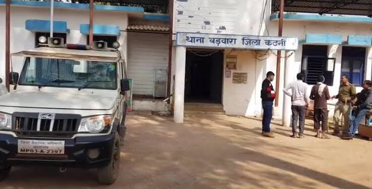 बड़वारा पुलिस ने जुआरियों को पकड़ा मोटरसाइकिल, नगदी जप्त