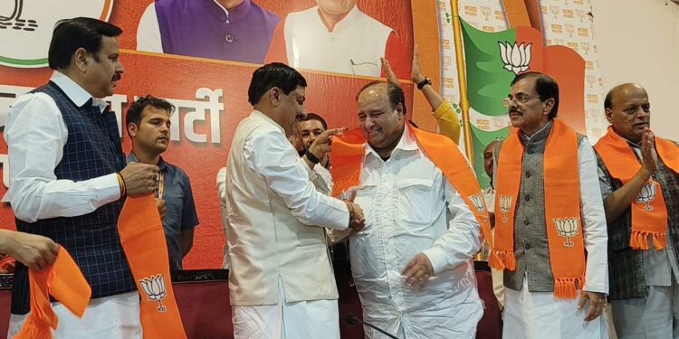 *भोपाल दीपक सक्सेना ने अपने समर्थकों के साथ  आज मुख्यमंत्री के समक्ष भाजपा की सदस्यता ग्रहण किया*