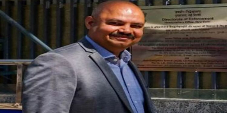दिल्ली के मुख्यमंत्री अरविंद केजरीवाल के पूर्व PS बिभव कुमार को AAP सांसद स्वाति मालीवाल से मारपीट मामले में दिल्ली पुलिस ने हिरासत में लिया है।