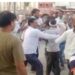 मां की लाश के सामने ही गिद्धों की तरह जायदाद को लेकर लड़ते रहे बेटे-बेटियां पहले प्रॉपर्टी का बंटवारा.. फिर मां का दाह संस्कार..घर मे 24 घंटे से ज्यादा रखा रहा मां का शव.. पुलिस ने दिलाई मुखाग्नि MotherDay का दिन हुआ शर्मसार