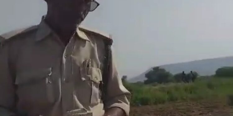 नोट गिनते वीडियो हुआ था वायरल,दो वनकर्मी सस्पेंड