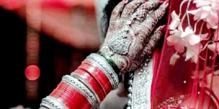 नौकरानी के लिए करा दी पति की दूसरी शादी,