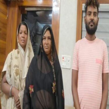 सफेद साड़ी वाली तांत्रिक महिला समेत 2 गिरफ्तार, 9 लाख से अधिक का माल जब्त