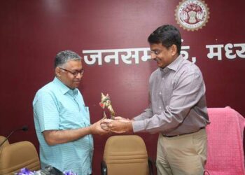 अतुल खरे को सेवानिवृत्ति पर दी गई विदाई आयुक्त एवं संचालक शामिल हुए विदाई समारोह में