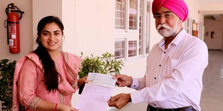 वरिष्ठ पत्रकार ने राहत कोष में 5 हजार की राशि दान