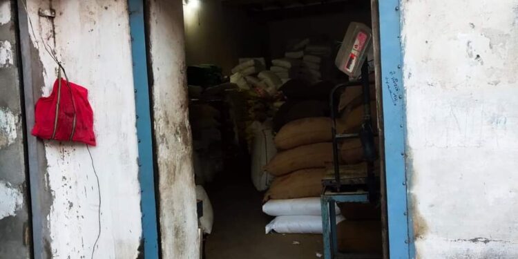 खाद्य सुरक्षा टीम ने संजय गोवर्धन मसाला फर्म का किया औचक निरीक्षण  मसालों के नमूने लिये जाकर राज्य खाद्य प्रयोगशाला भेजे गए  लाइसेंस की शर्तो का उल्लंघन पाए जाने पर जारी हुआ नोटिस। देखिऐ VIDEO