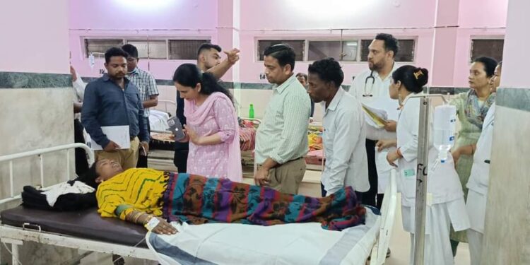 कलेक्टर ने लिया घायलों के उपचार की व्यवस्थाओं का जायजा