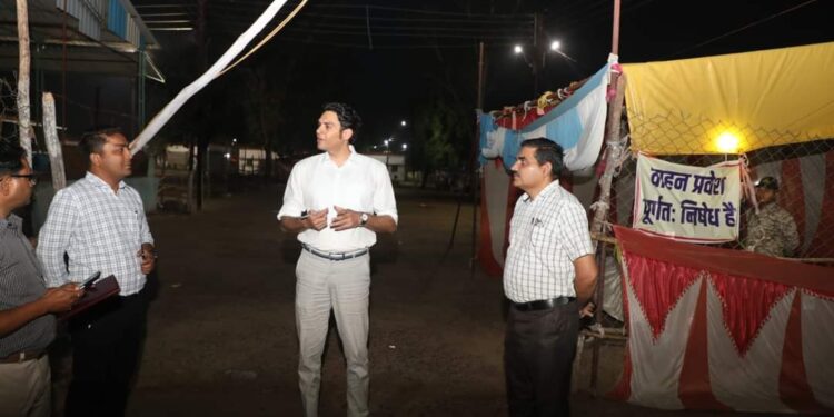 कलेक्टर श्री प्रसाद ने किया स्ट्रांग रूम का निरीक्षण कर चाक- चौबंद निगरानी के दिए निर्देश