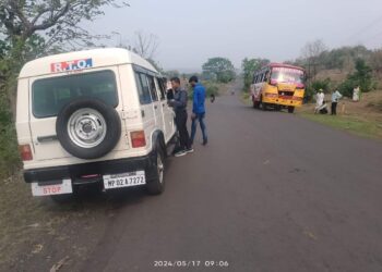 परिवहन विभाग के जांच दल द्वारा परासिया-शिवपुरी मार्ग में की गई वाहनों की सघन जाँच  10 वाहनों से लिया गया 36000 रूपये का जुर्माना  हाई सिक्योरिटी नंबर प्लेट नहीं लगवाने पर 6 वाहनों पर 3000 रूपये की चालानी कार्यवाही की गई