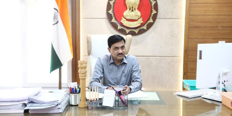 जिला चिकित्सालय छिंदवाड़ा के दो चिकित्सा अधिकारियों को कारण बताओ नोटिस जारी