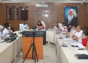 मोहित बिल्डकॉन इन्दौर के विरूद्ध एफ.आई.आर. दर्ज कराए – कलेक्टर सुश्री बाफना