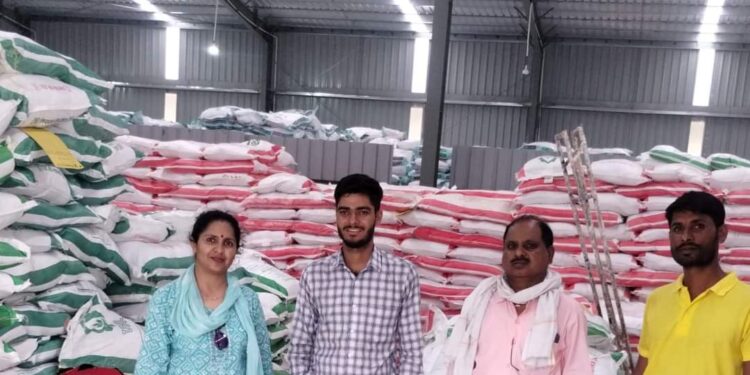 विभिन्न कंपनियों के गोदामों का आकस्मिक निरीक्षण किसानों को गुणवत्तापूर्ण बीज व उर्वरक मिल सके इसके लिये कृषि विभाग हुआ सक्रिय