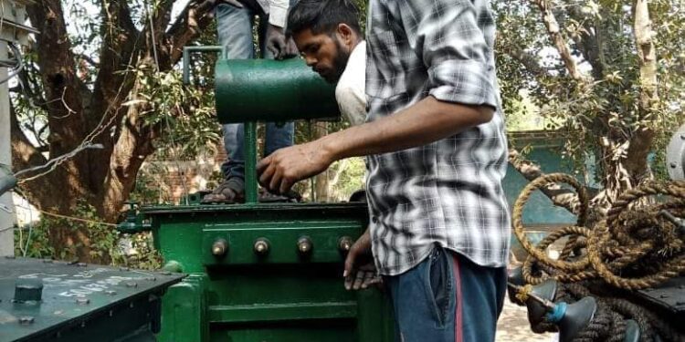 कलेक्टर के निर्देश पर बदले गए एक दर्जन से अधिक खराब ट्रांसफार्मर  विद्युत आपूर्ति संबंधी शिकायतों का प्राथमिकता से कराया जा रहा निराकरण  सतत समीक्षा कर रहे कलेक्टर