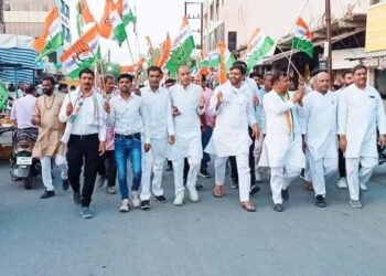 कांग्रेस के कुछ नेता रस्म अदायगी करके भाग गए..!  लोकसभा केन्द्रीय चुनाव कार्यालय उद्घाटन के साथ कांग्रेस का तूफानी जनसंपर्क…!