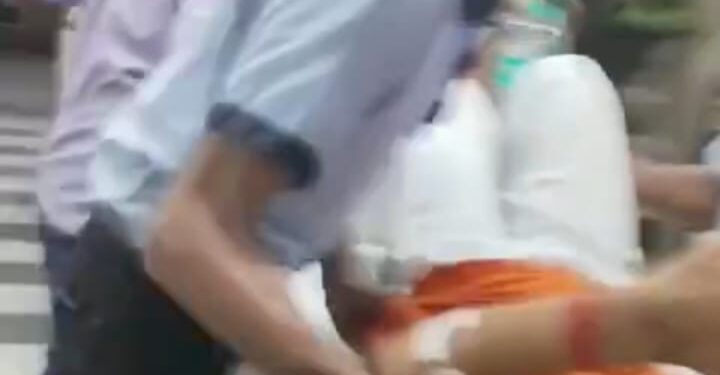 *कैमिस्ट्री के प्रक्टिकल के दौरान उठी लपटों ने 5 छात्राओं की आंखों को झुलसाया* – *आनन फानन में निजी अस्पताल में कराया गया भर्ती*