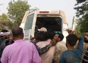 अज्ञात बहन ने बाइक सवार को मारी टक्कर , तीन घायल